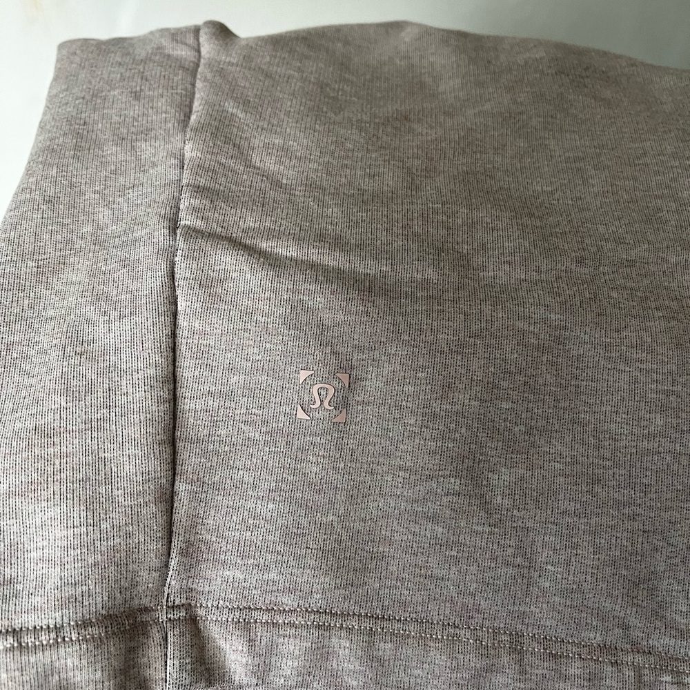 Lululemon - Picture 5 of 7